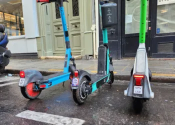 Paris, kiralık e-scooter’ları yasaklayan ilk şehir oldu