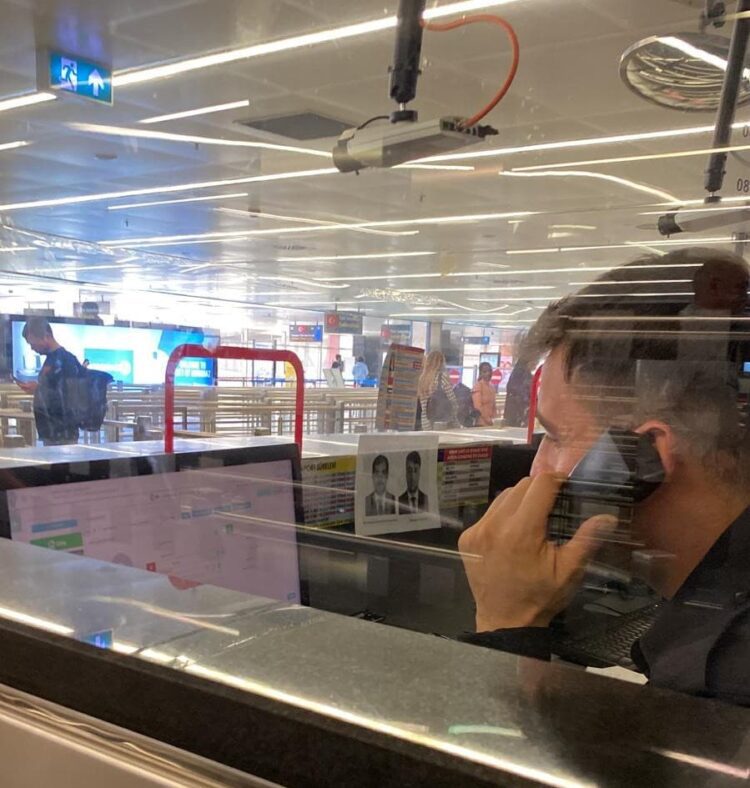 Kıbrıslı Türk muhalif gazetecilere N ve G 82 duvarı