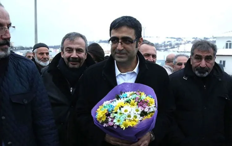 HDP’li İdris Baluken cezaevinden çıktı