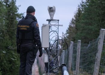 Finlandiya Rusya sınırına çit çekmeye başladı