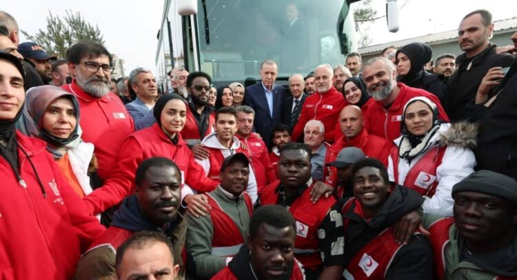 Bağış isteyen Kızılay arsasını bağışlamış!