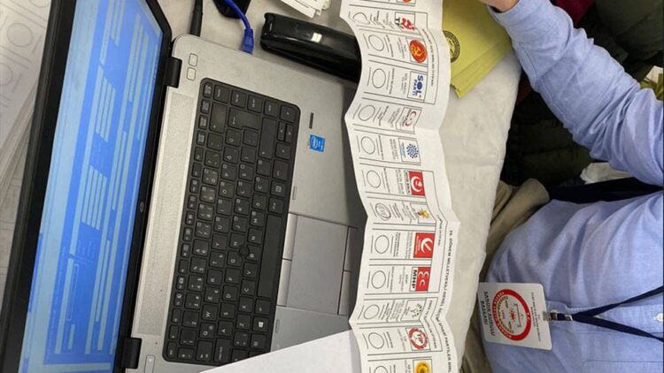 Avustralya’da seçmene verilen oy pusulasında AKP mührü çıktı!