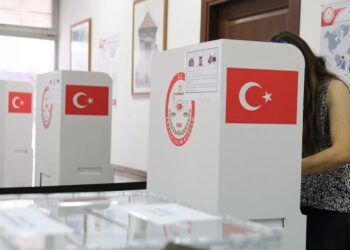 Yurt dışında oy kullananların sayısı 1,5 milyonu geçti