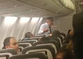 Bakan Nebati ile yolcular arasında ‘rötar’ tartışması