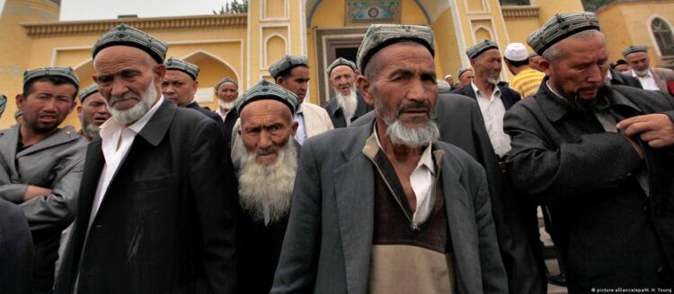 Çin’de Müslümanlar cami yıkımına karşı direniyor