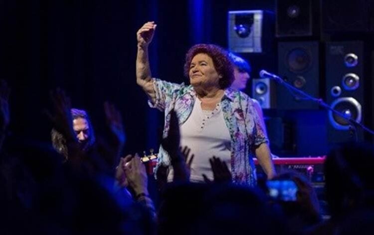 İnce’ye bir çağrı da Selda Bağcan’dan: İlk turda bitmesi için…