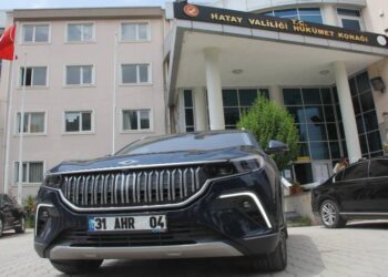 Depremin yıktığı Hatay’da, valilik TOGG tanıtımı yaptı