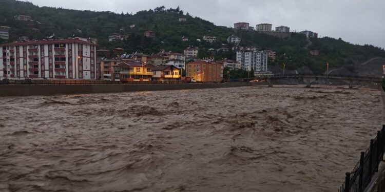Kastamonu’nun İnebolu ilçesinde sağanak nedeniyle okullar tatil