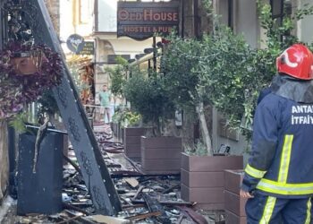 Antalya’da butik otelde yangın: İki turist öldü