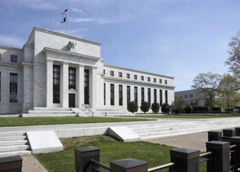 Fed politika faizini 25 baz puan artırdı