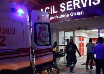 Balkonda otururken başına saçma isabet eden genç öldü