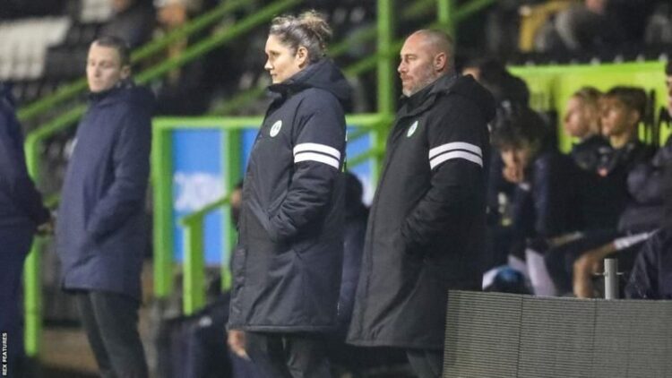 Profesyonel bir erkek futbol takımını yönetecek