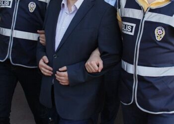 Selman Gülen ve ailesi gözaltına alındı