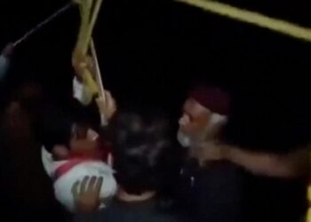 Pakistan’da bir teleferikte asılı kalan 8 kişi kurtarıldı