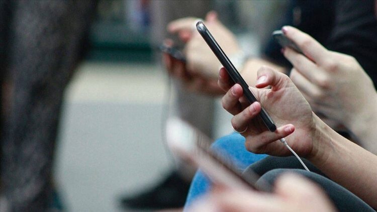 İşte öğrencilere vergisiz verilmesi planlanan telefonlar