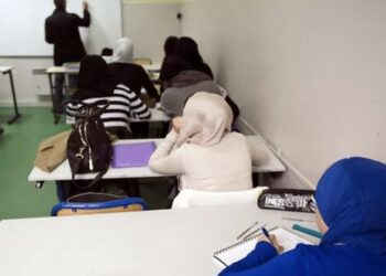 Fransa’da devlet okullarında abaya giyilmesi yasaklanıyor