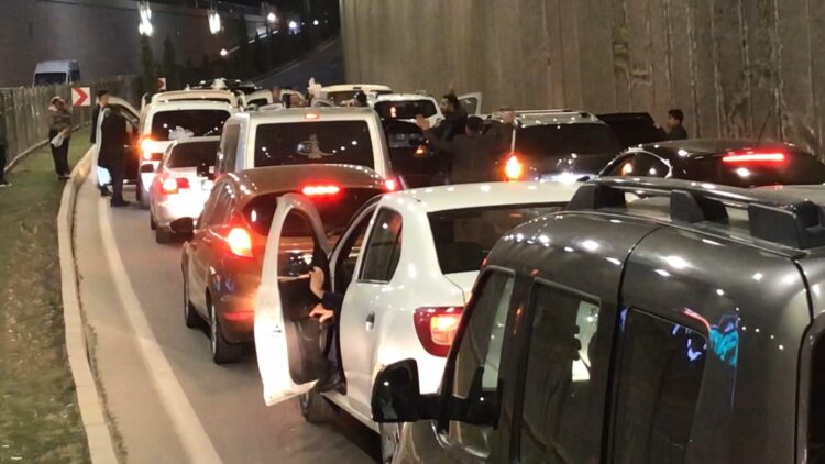 Trafikte halay çeken beş sürücüye toplam 18 bin 277 lira para cezası