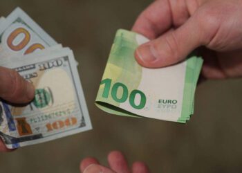 Euro ve dolar yeniden yükselişe geçti