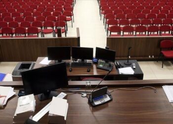 Avukat yumruklayan polise takipsizlik