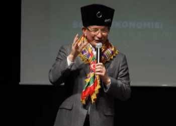 Davutoğlu’ndan, Atatürk’e hakaretten tutuklamaya tepki