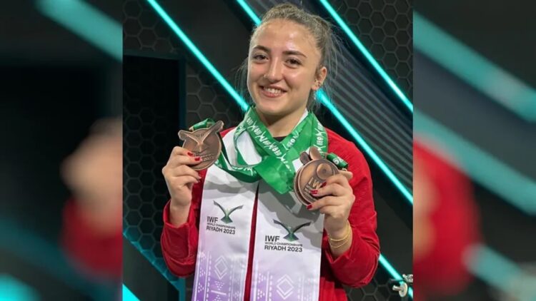 Milli halterci Cansu Bektaş dünya üçüncüsü