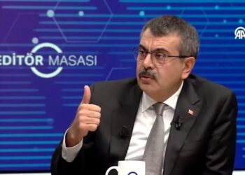 Eğitim Bakanı Tekin’den kayıt parası ve cep telefonu açıklaması