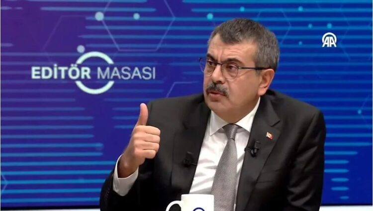 Eğitim Bakanı Tekin’den kayıt parası ve cep telefonu açıklaması