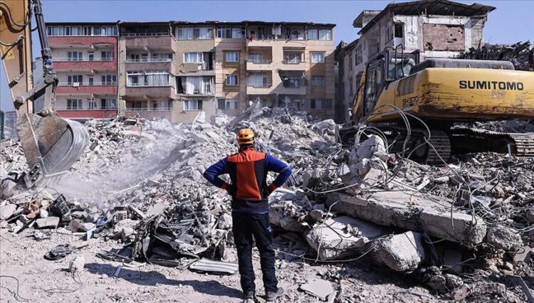 Hatay’da depremden 215 gün sonra enkazdan ceset çıktı