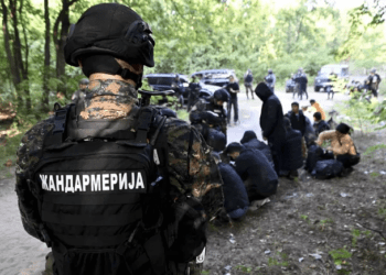 Macaristan sınırına ağır silahlı ekipler gönderdiler