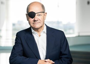 Almanya Başbakanı Olaf Scholz, yüzünden yaralı olduğu fotoğrafı paylaştı