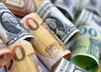 Dolar ve avro haftaya nasıl başladı?