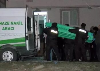 Gürültü nedeniyle tartıştığı aileyi katletti