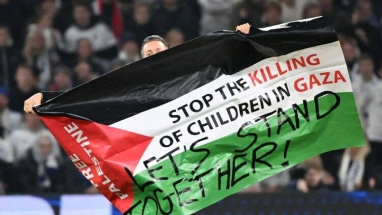 Şampiyonlar Ligi’nde Filistin bayraklı İsrail protestosu
