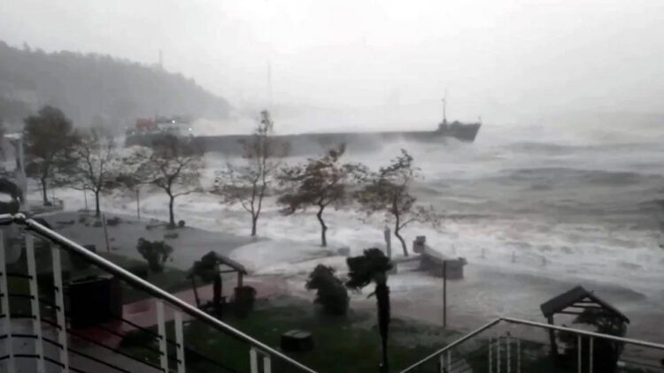 Zonguldak’ta iletişimin kesildiği gemi battı