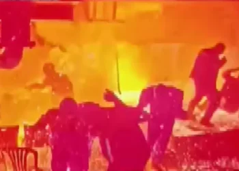 Tosyalı demir çelik fabrikasında patlama: 2’si ağır 13 işçi yaralandı