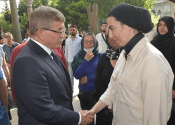 Nihal Olçok, kurucusu olduğu Gelecek Partisi’nden istifa etti