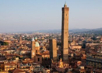 İtalya’nın Garisenda kulesinde çökme tehlikesi