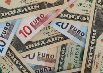 Dolar ve avro haftaya nasıl başladı? 