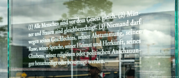 Almanya “Irk” kelimesini çıkarmaktan vazgeçti