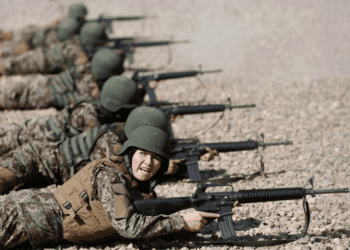 Yunanistan’da kadınların askere alınması gündemde