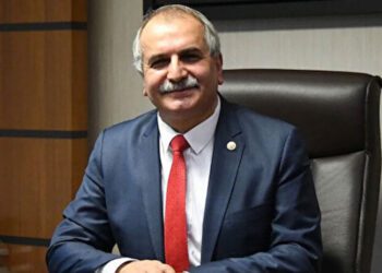 Yeniçağ gazetesinin sahibi Ahmet Çelik kardeşi tarafından bıçaklandı