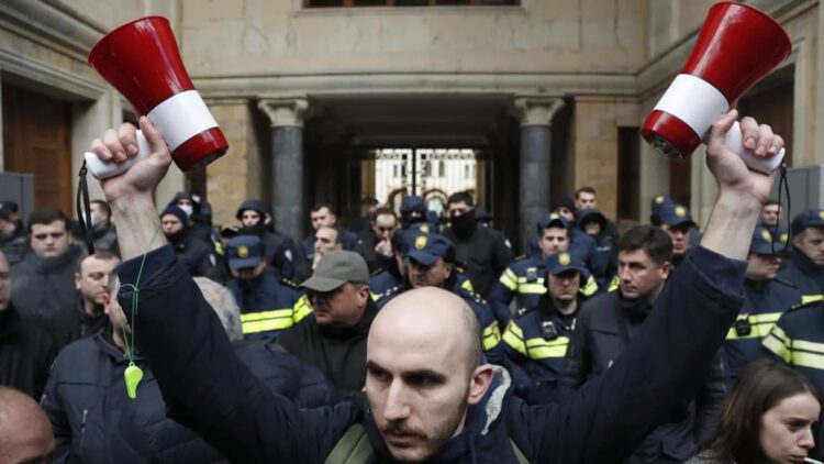 Gürcistan’daki “ajan yasasına” NATO ve AB’den kınama