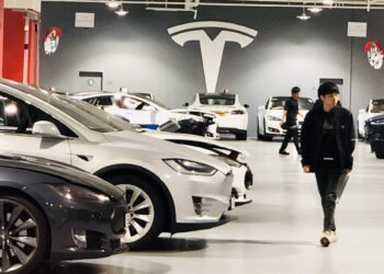 Tesla dünya çapında fiyatları düşürdü