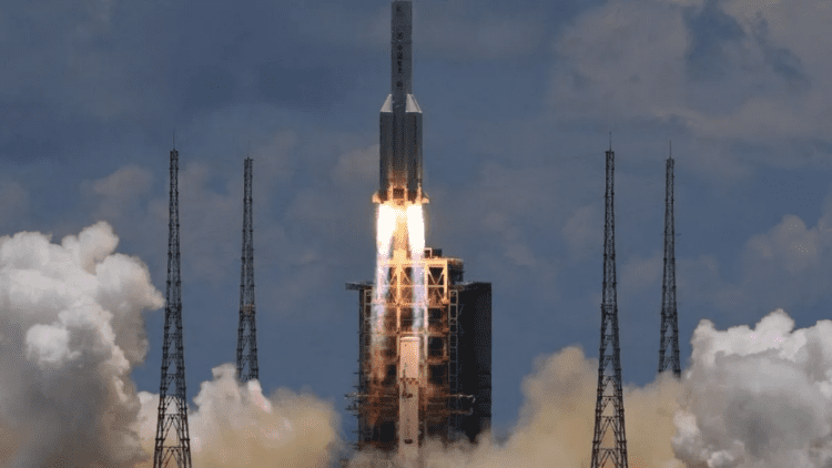 Çin’in keşif aracı, Ay yörüngesine girdi