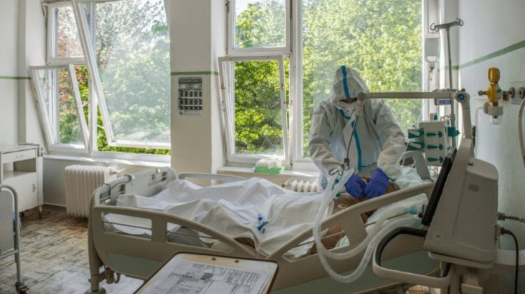 DSÖ: Covid salgını yaşam süresini iki yıl kısalttı