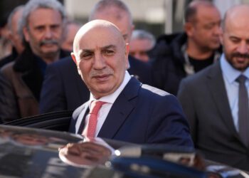 AKP’li Altınok önceki AKP’li başkanı suçladı