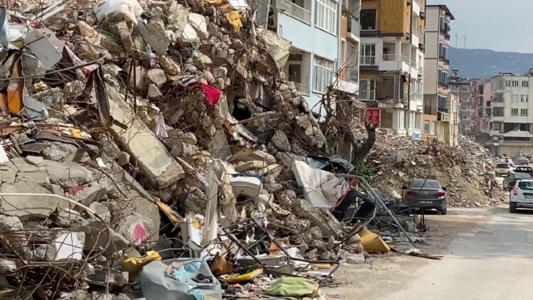 Hatay’da 51 kişiye mezar olan apartmanın müteahhidi: Teslim etmem gereken devlet ihale işleri ve TOKİ işim var, tahliyemi talep ediyorum