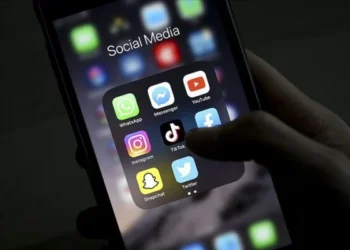 Los Angeles’ta cep telefonu okullarda yasaklandı