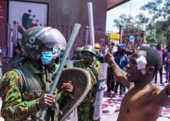 Kenya başkanı ölümcül protestoların ardından vergi zammından vazgeçti