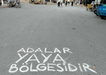 Adalar’a insanlar uyurken minibüsler getirildi